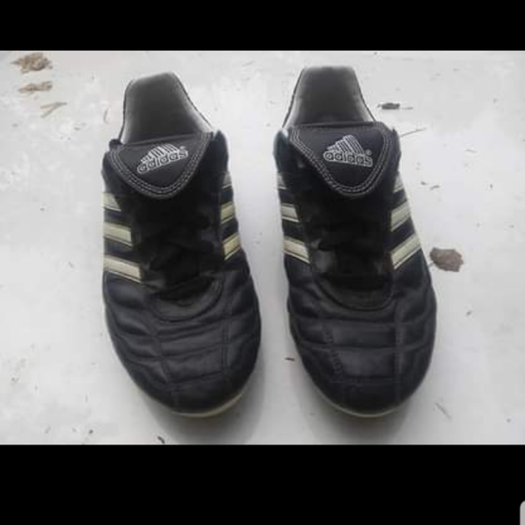 Adidas Soccer Cleats - Picture 1 of 3